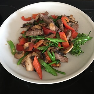 牛肉と彩り野菜の炒め物